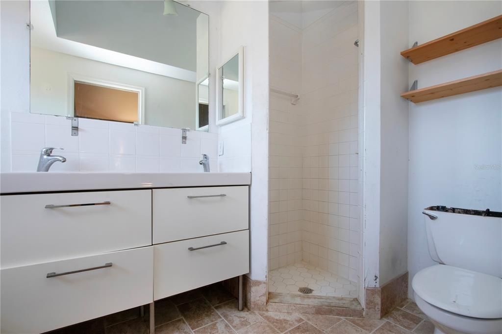 合同活跃: $400,000 (3 贝兹, 2 浴室, 1499 平方英尺)