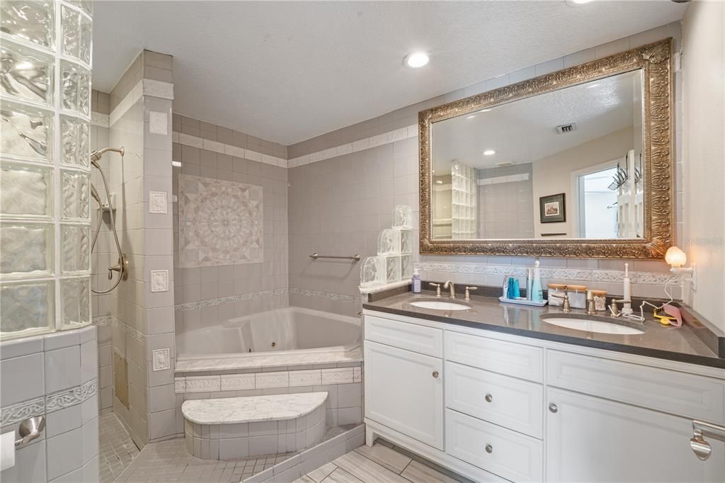 合同活跃: $420,000 (3 贝兹, 2 浴室, 1962 平方英尺)