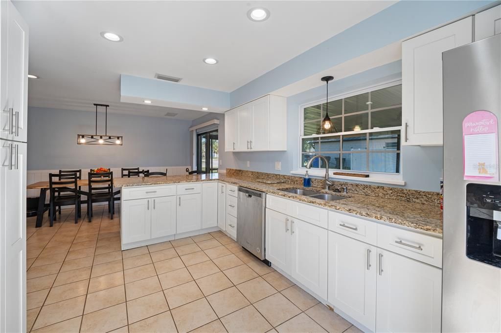 合同活跃: $420,000 (3 贝兹, 2 浴室, 1962 平方英尺)