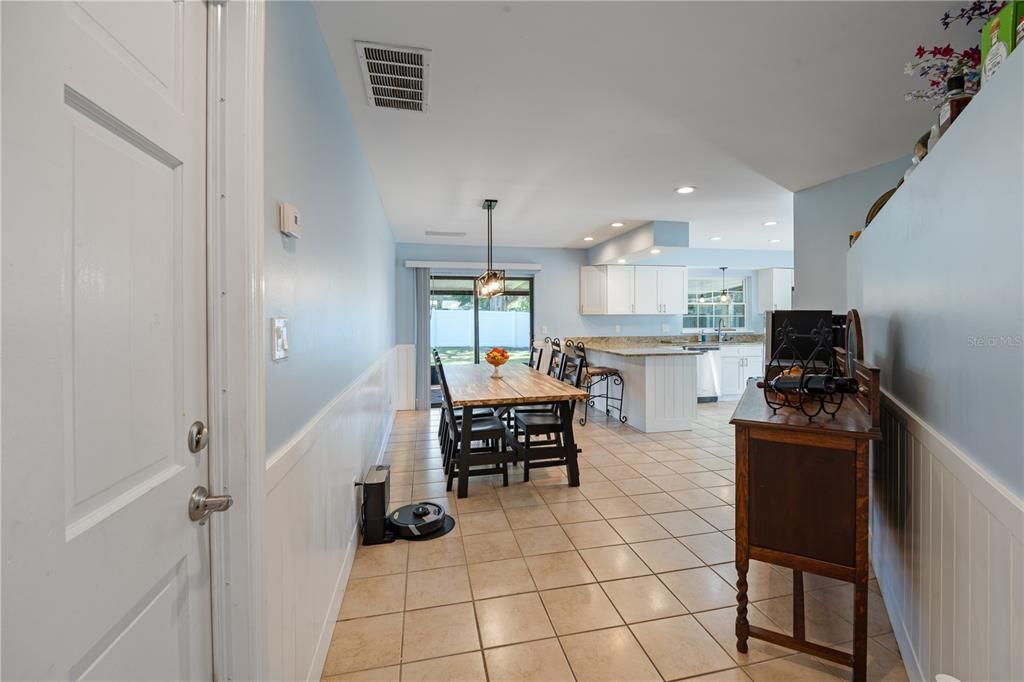 合同活跃: $420,000 (3 贝兹, 2 浴室, 1962 平方英尺)