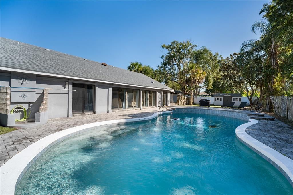 合同活跃: $420,000 (3 贝兹, 2 浴室, 1962 平方英尺)