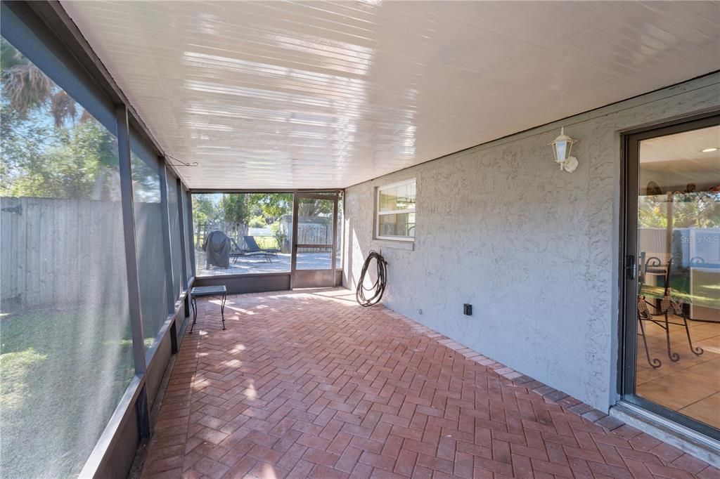 合同活跃: $420,000 (3 贝兹, 2 浴室, 1962 平方英尺)