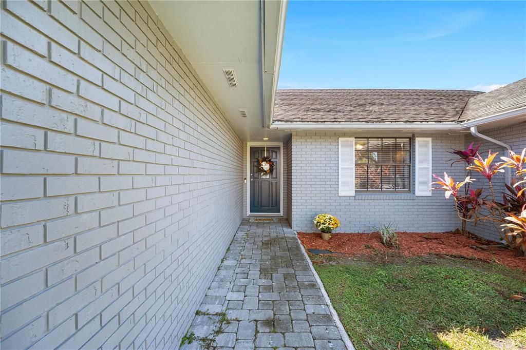 合同活跃: $420,000 (3 贝兹, 2 浴室, 1962 平方英尺)