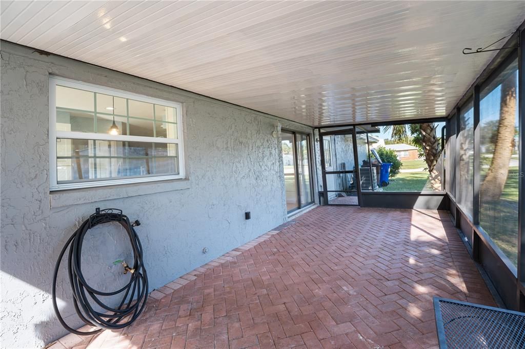 合同活跃: $420,000 (3 贝兹, 2 浴室, 1962 平方英尺)