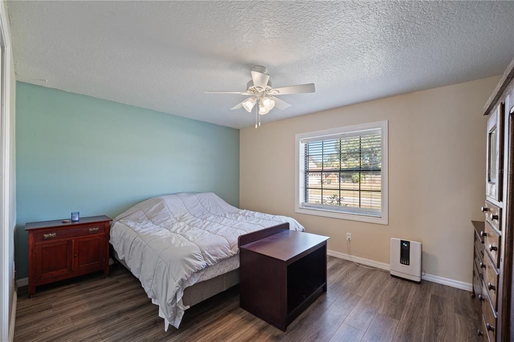 合同活跃: $420,000 (3 贝兹, 2 浴室, 1962 平方英尺)