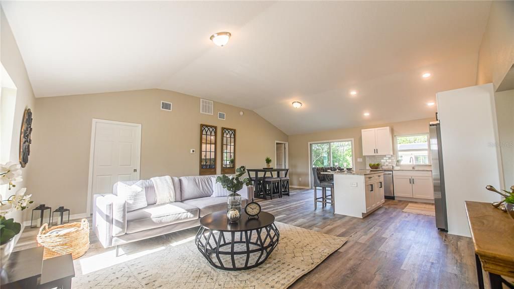 For Rent: $2,150 (3 beds, 2 baths, 1400 Square Feet)