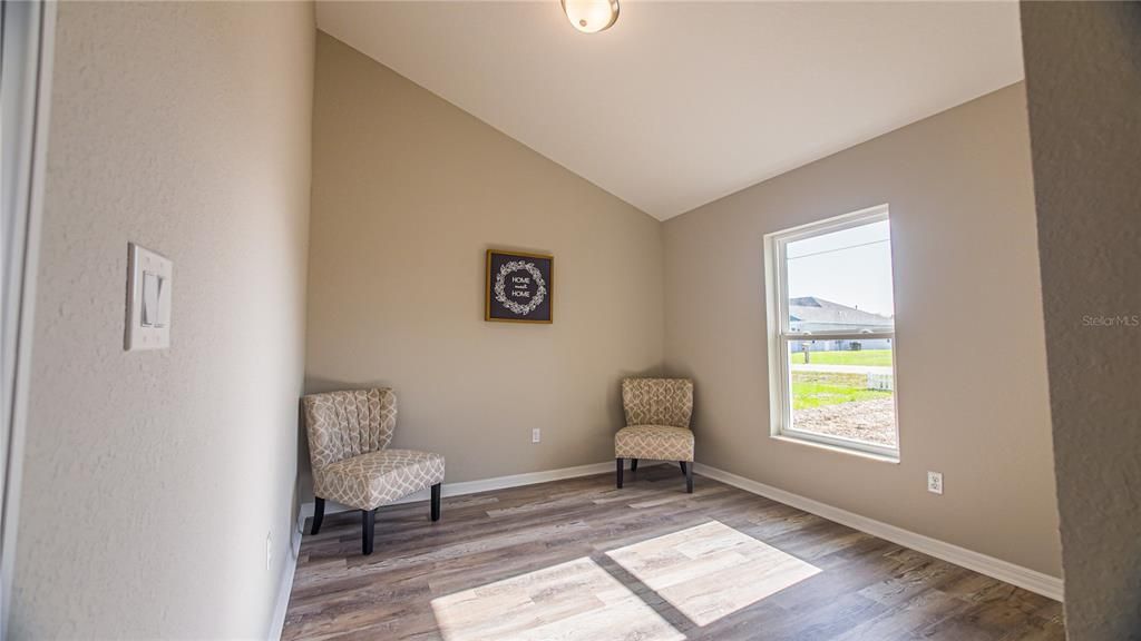 For Rent: $2,150 (3 beds, 2 baths, 1400 Square Feet)