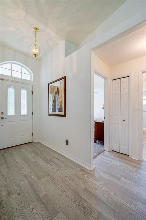 Active With Contract: $324,900 (3 beds, 2 baths, 1276 Square Feet)