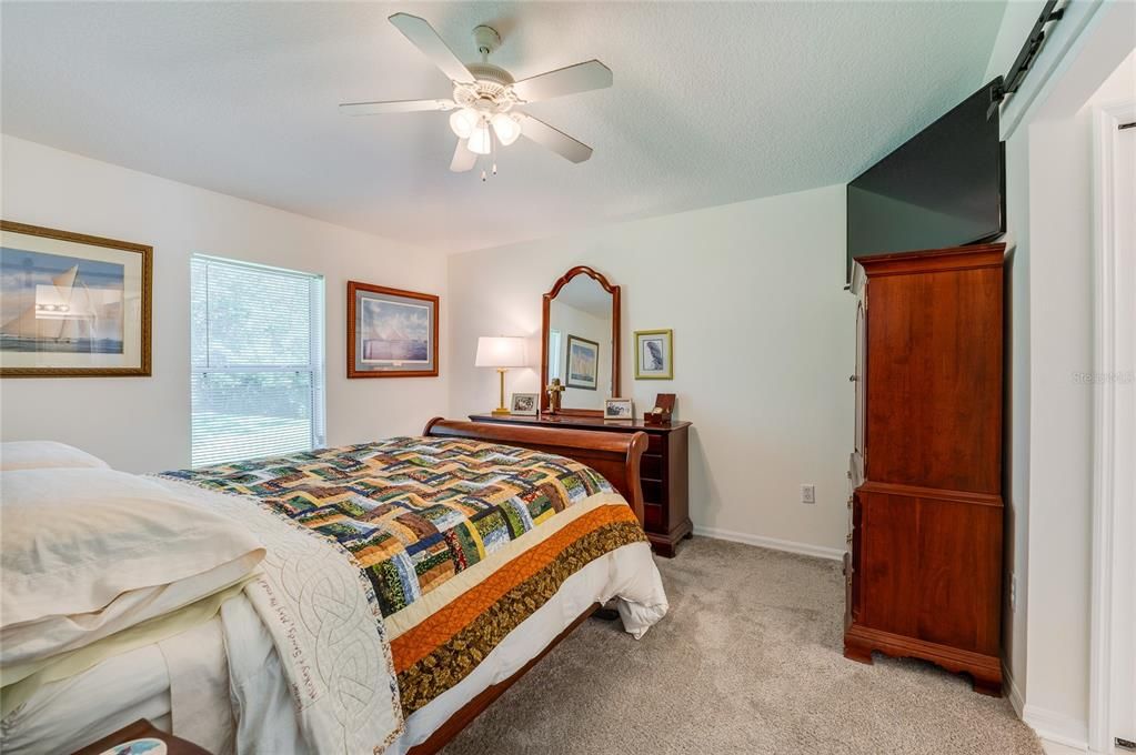 Active With Contract: $324,900 (3 beds, 2 baths, 1276 Square Feet)