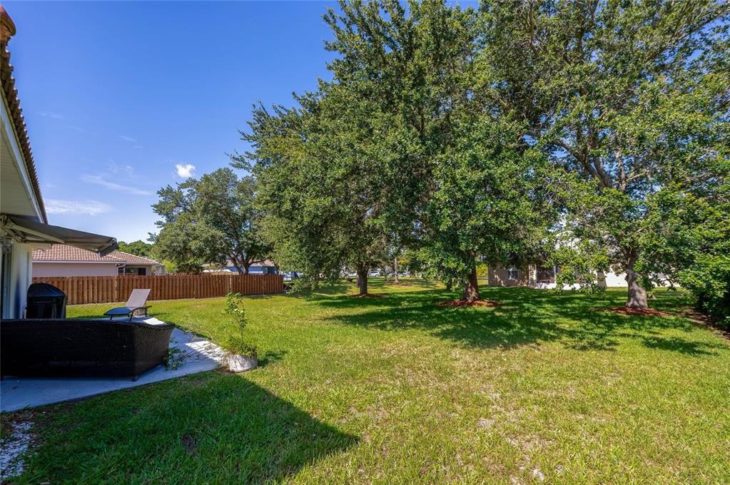 Active With Contract: $324,900 (3 beds, 2 baths, 1276 Square Feet)