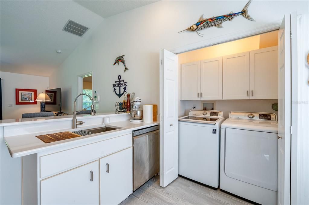 Active With Contract: $324,900 (3 beds, 2 baths, 1276 Square Feet)