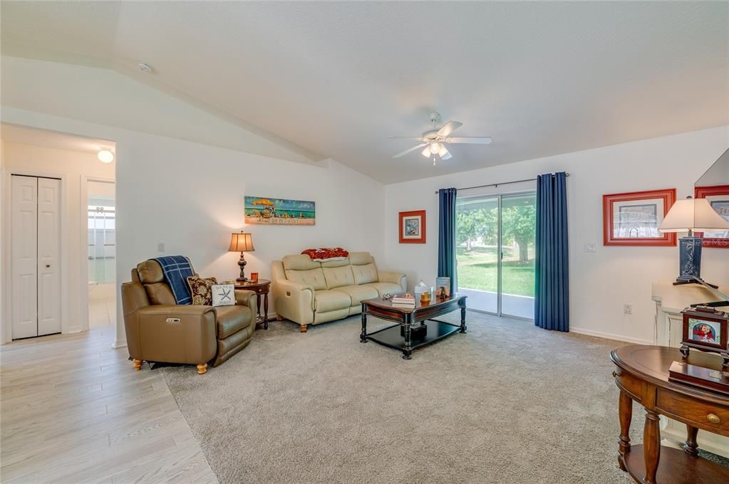 Active With Contract: $324,900 (3 beds, 2 baths, 1276 Square Feet)