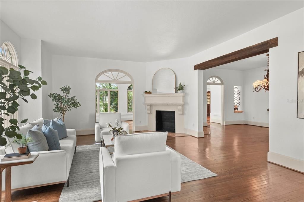 Active With Contract: $2,050,000 (4 beds, 3 baths, 4722 Square Feet)