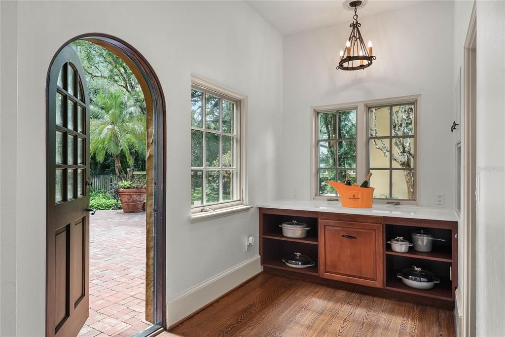 Active With Contract: $2,050,000 (4 beds, 3 baths, 4722 Square Feet)