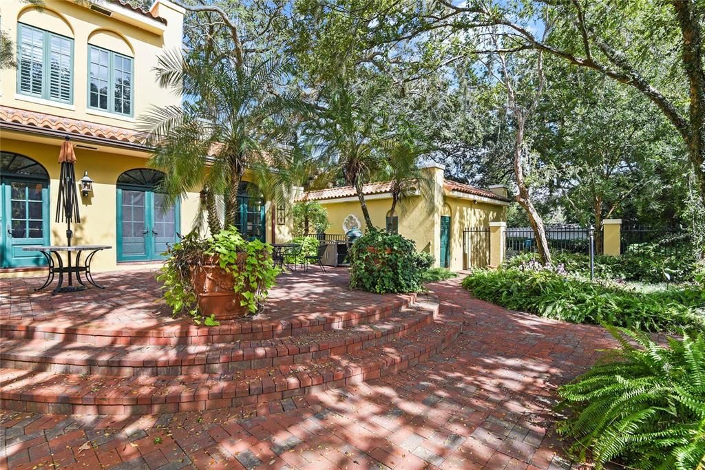 Active With Contract: $2,050,000 (4 beds, 3 baths, 4722 Square Feet)