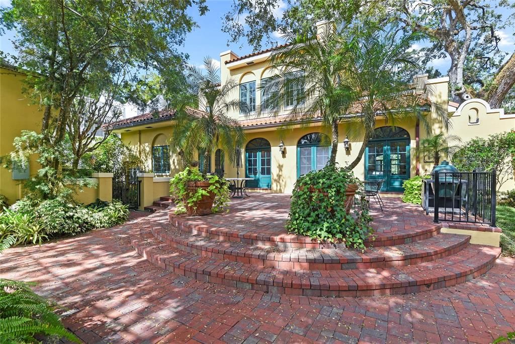 Active With Contract: $2,050,000 (4 beds, 3 baths, 4722 Square Feet)