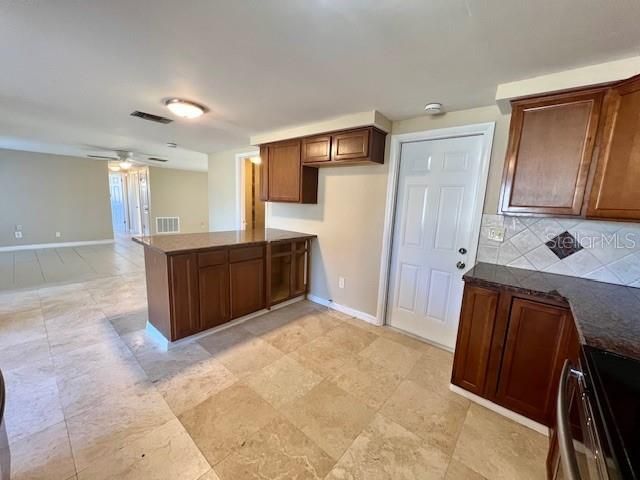 For Rent: $1,800 (3 beds, 2 baths, 1252 Square Feet)