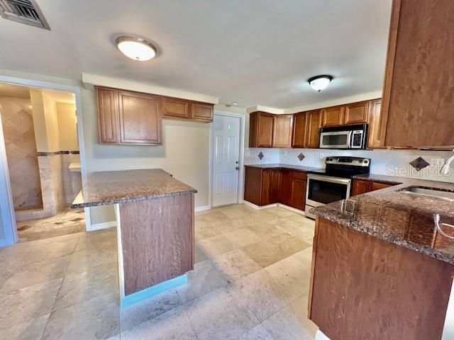 For Rent: $1,800 (3 beds, 2 baths, 1252 Square Feet)