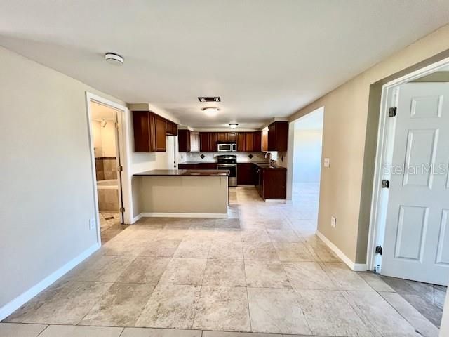 For Rent: $1,800 (3 beds, 2 baths, 1252 Square Feet)