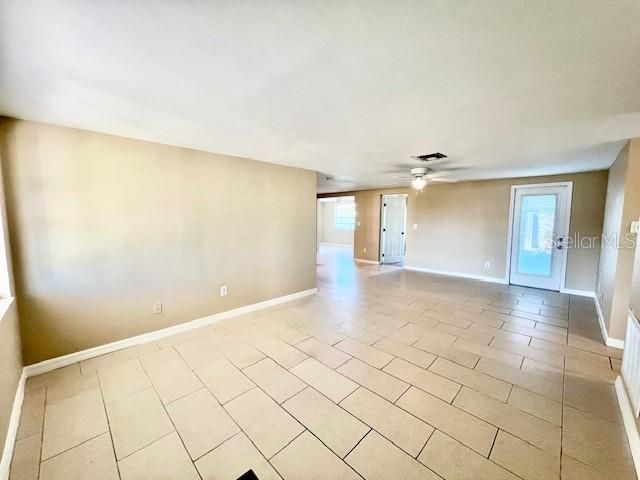 For Rent: $1,800 (3 beds, 2 baths, 1252 Square Feet)