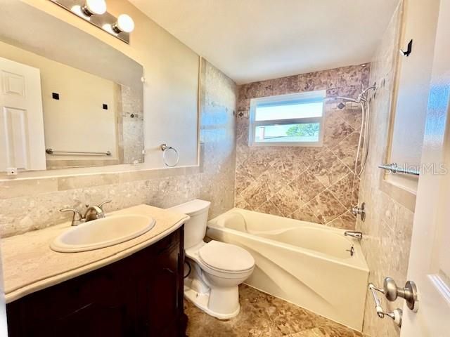 For Rent: $1,800 (3 beds, 2 baths, 1252 Square Feet)