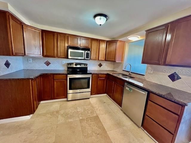 For Rent: $1,800 (3 beds, 2 baths, 1252 Square Feet)