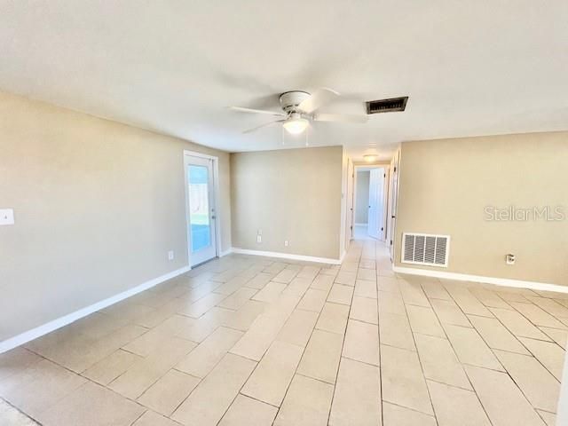 For Rent: $1,800 (3 beds, 2 baths, 1252 Square Feet)