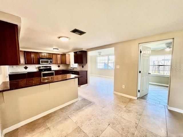 For Rent: $1,800 (3 beds, 2 baths, 1252 Square Feet)