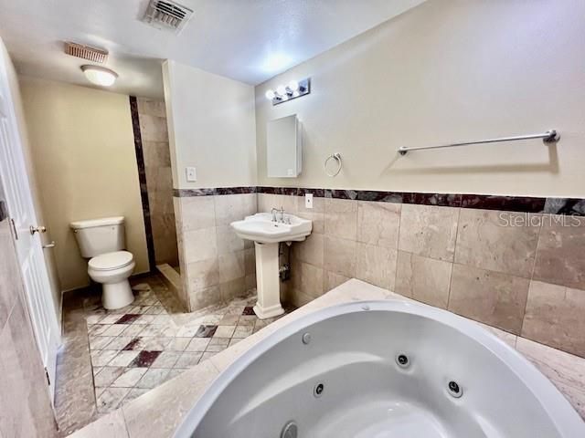 For Rent: $1,800 (3 beds, 2 baths, 1252 Square Feet)