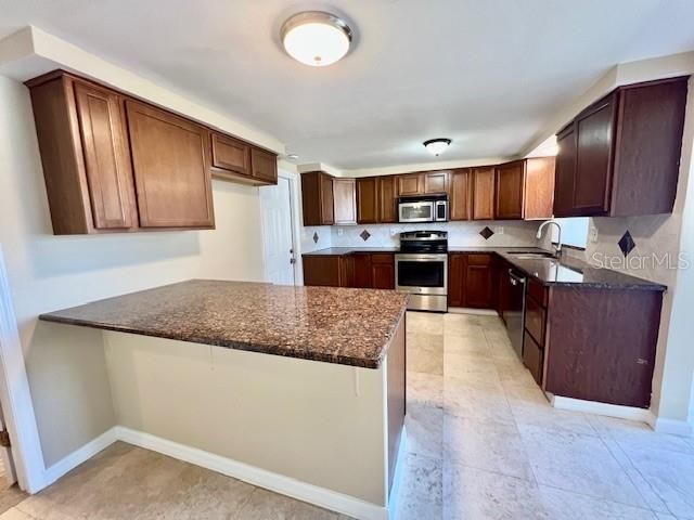 For Rent: $1,800 (3 beds, 2 baths, 1252 Square Feet)