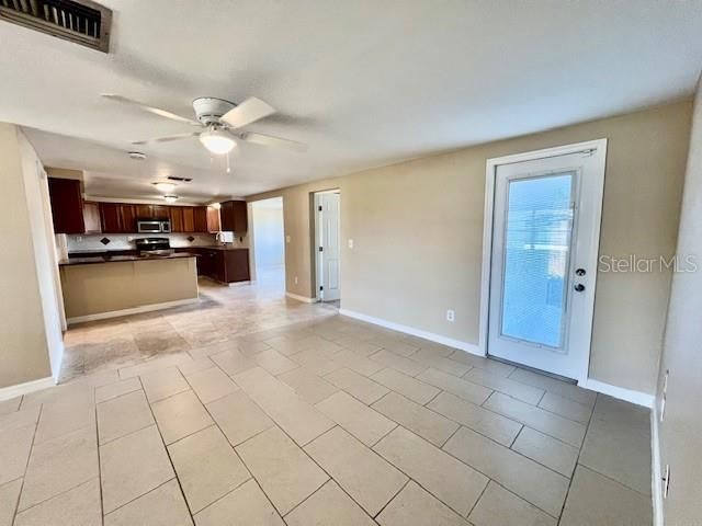 For Rent: $1,800 (3 beds, 2 baths, 1252 Square Feet)