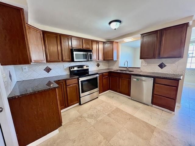 For Rent: $1,800 (3 beds, 2 baths, 1252 Square Feet)