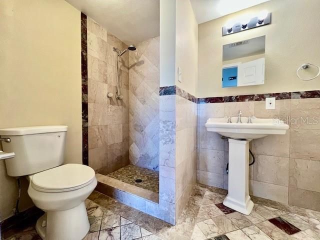 For Rent: $1,800 (3 beds, 2 baths, 1252 Square Feet)