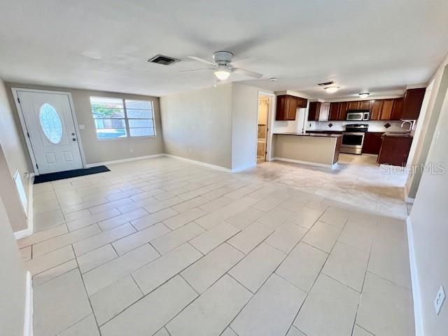 For Rent: $1,800 (3 beds, 2 baths, 1252 Square Feet)