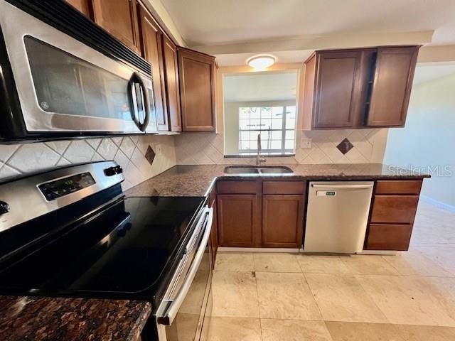 For Rent: $1,800 (3 beds, 2 baths, 1252 Square Feet)