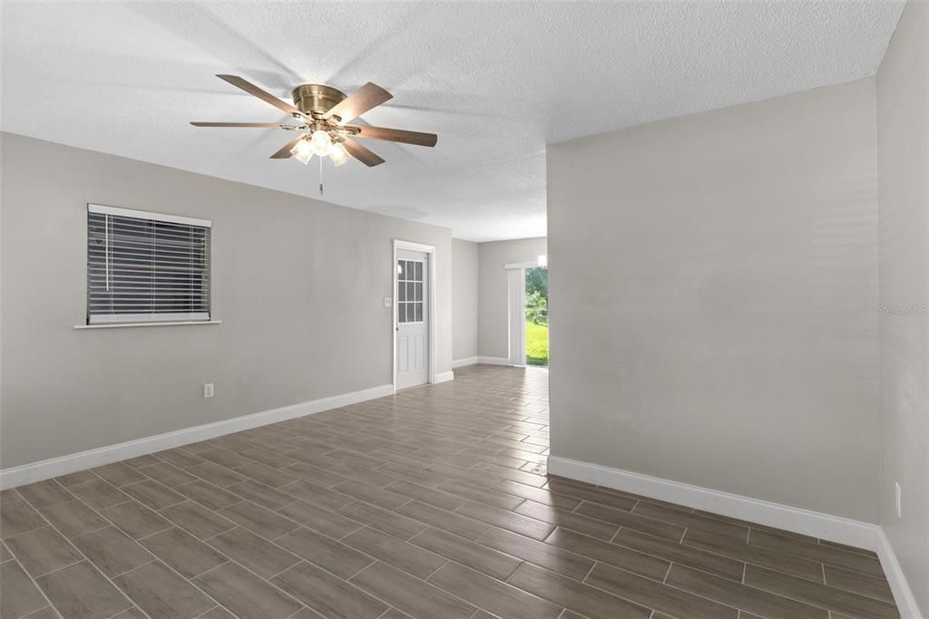 待售: $235,990 (3 贝兹, 2 浴室, 1176 平方英尺)