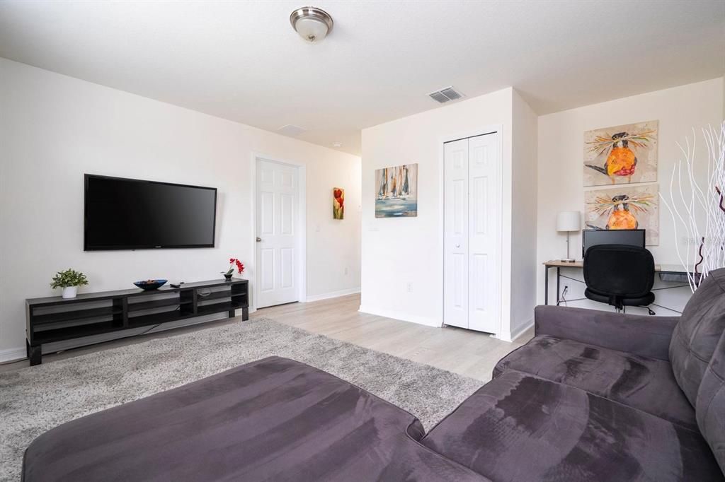 For Rent: $3,800 (5 beds, 4 baths, 2806 Square Feet)