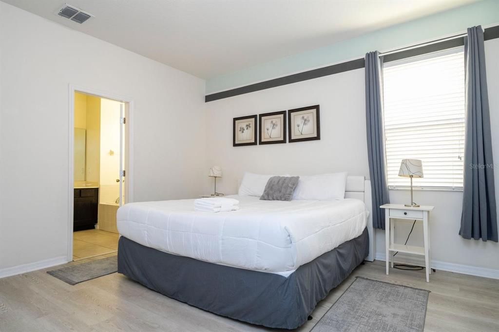 For Rent: $3,800 (5 beds, 4 baths, 2806 Square Feet)