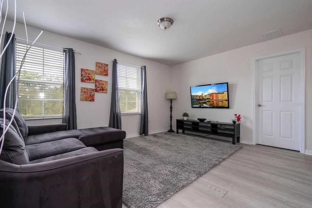 For Rent: $3,800 (5 beds, 4 baths, 2806 Square Feet)