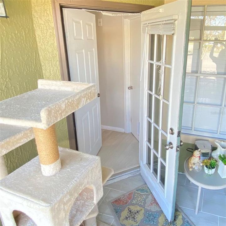 For Sale: $185,000 (2 beds, 2 baths, 967 Square Feet)