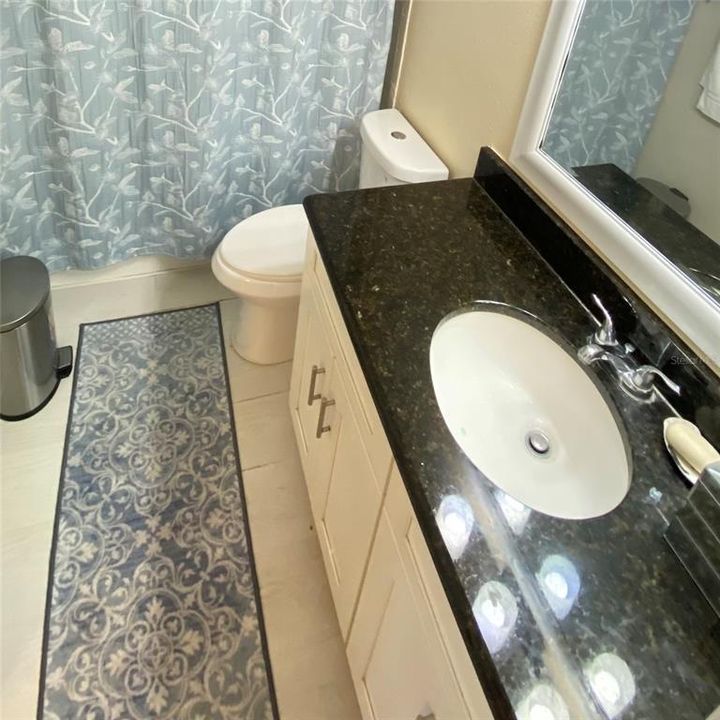 For Sale: $185,000 (2 beds, 2 baths, 967 Square Feet)