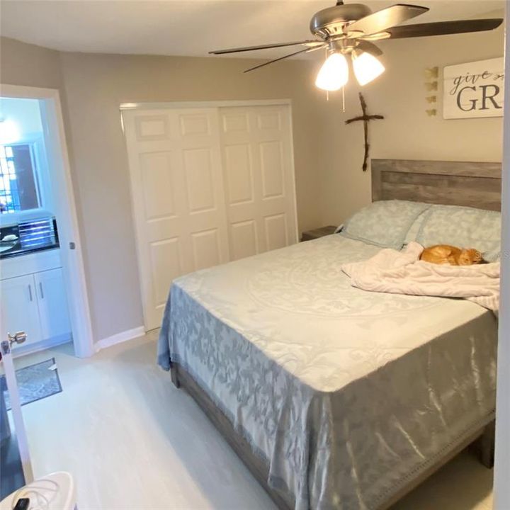 For Sale: $185,000 (2 beds, 2 baths, 967 Square Feet)