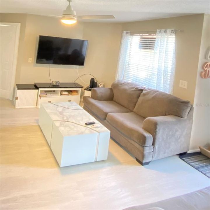 For Sale: $185,000 (2 beds, 2 baths, 967 Square Feet)