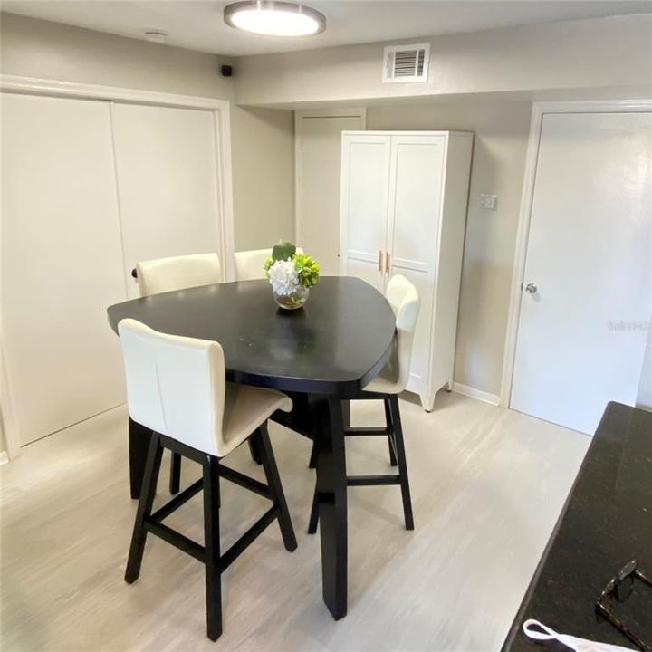 For Sale: $185,000 (2 beds, 2 baths, 967 Square Feet)