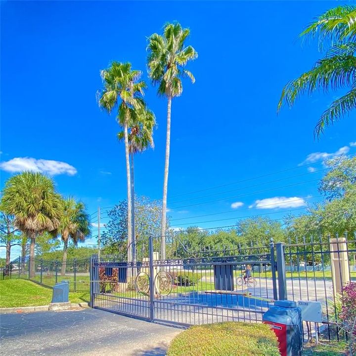 For Sale: $185,000 (2 beds, 2 baths, 967 Square Feet)