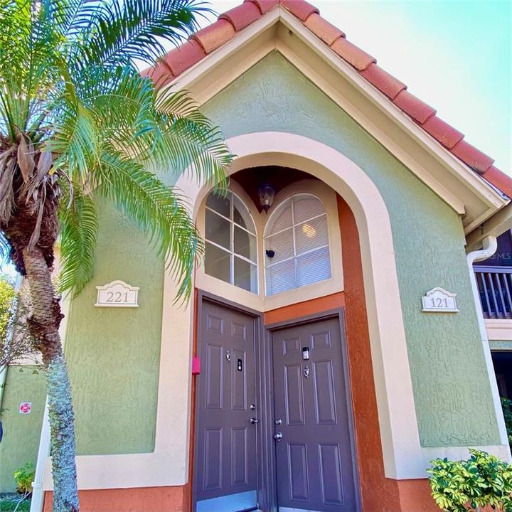 For Sale: $185,000 (2 beds, 2 baths, 967 Square Feet)