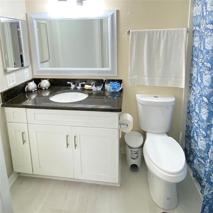 For Sale: $185,000 (2 beds, 2 baths, 967 Square Feet)