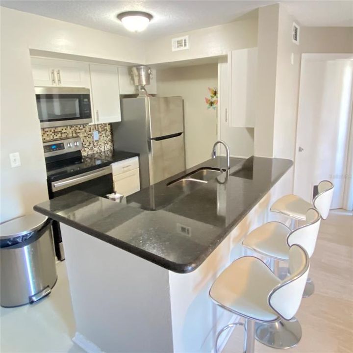 For Sale: $185,000 (2 beds, 2 baths, 967 Square Feet)