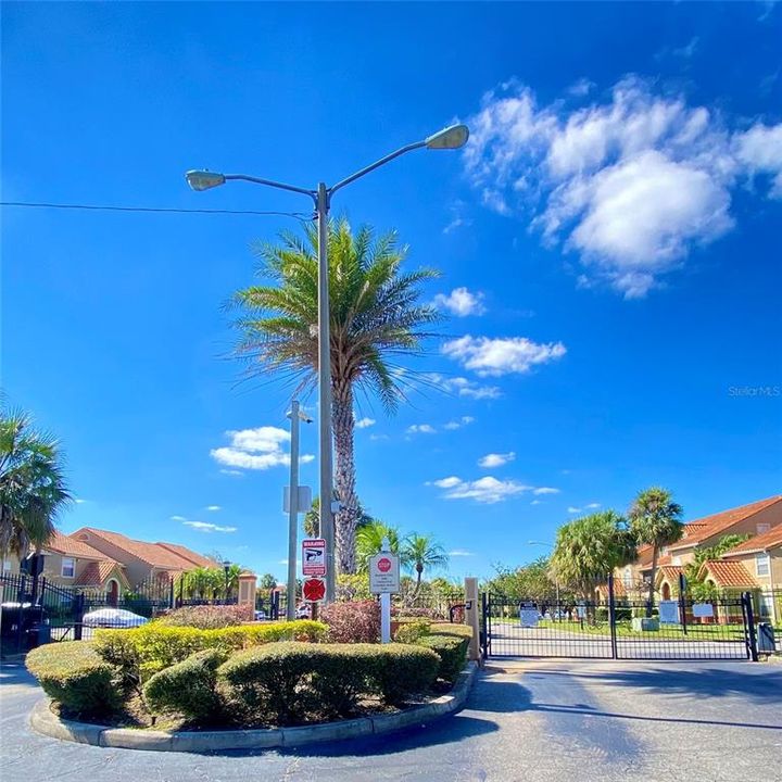 For Sale: $185,000 (2 beds, 2 baths, 967 Square Feet)