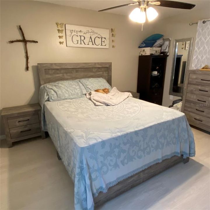 For Sale: $185,000 (2 beds, 2 baths, 967 Square Feet)